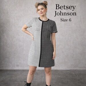 Betsey Johnson Split Black White Grid SheathDress Sz 6 edgy graphic knee length